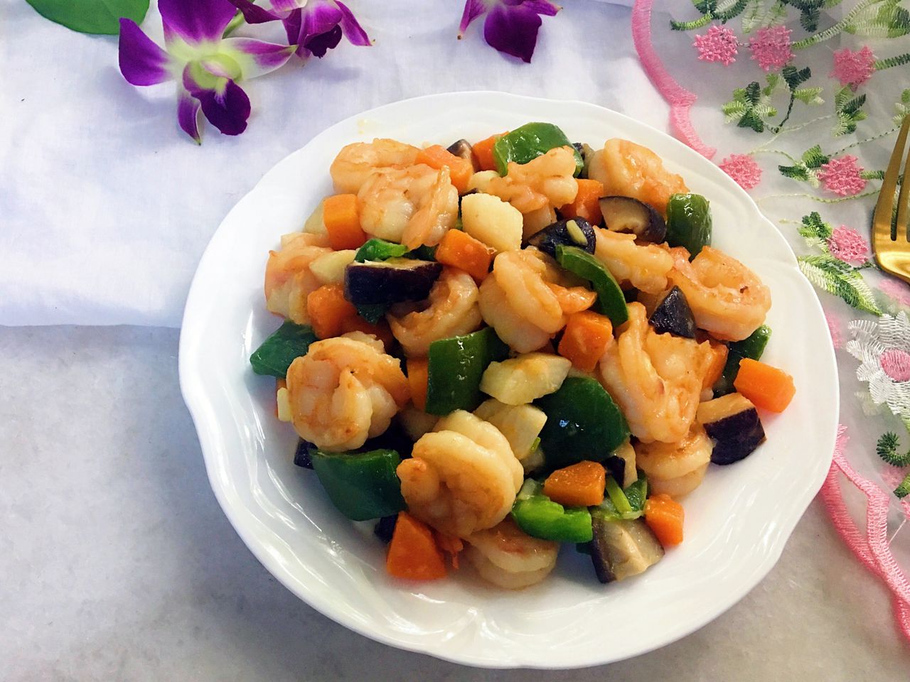  p data-id="gnzrcnohyq">山药炒虾仁是广东省传统的地方名菜,属于