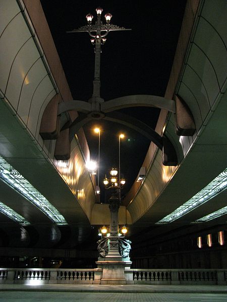 日本桥(にほんばし)位于 a target="_blank" href="/item/东京站