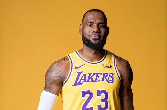 勒布朗·詹姆斯