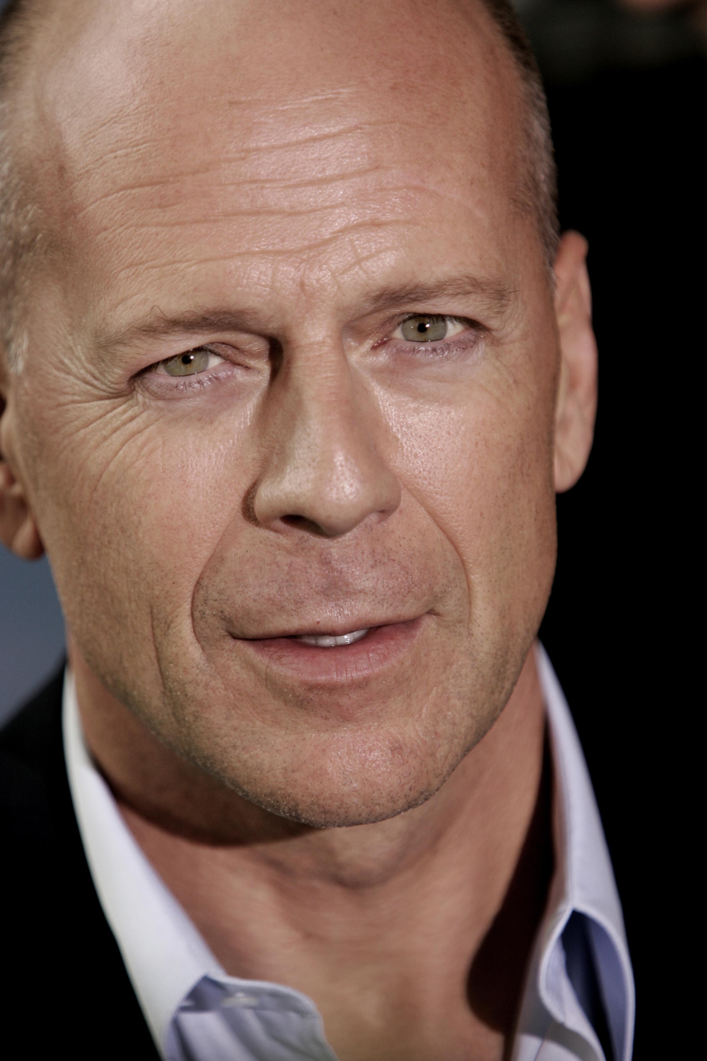  p>布鲁斯·威利斯(bruce willis),1955年3月19日生于西德,美国演员