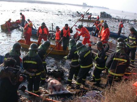 2004年11月21日mu5210航班空难