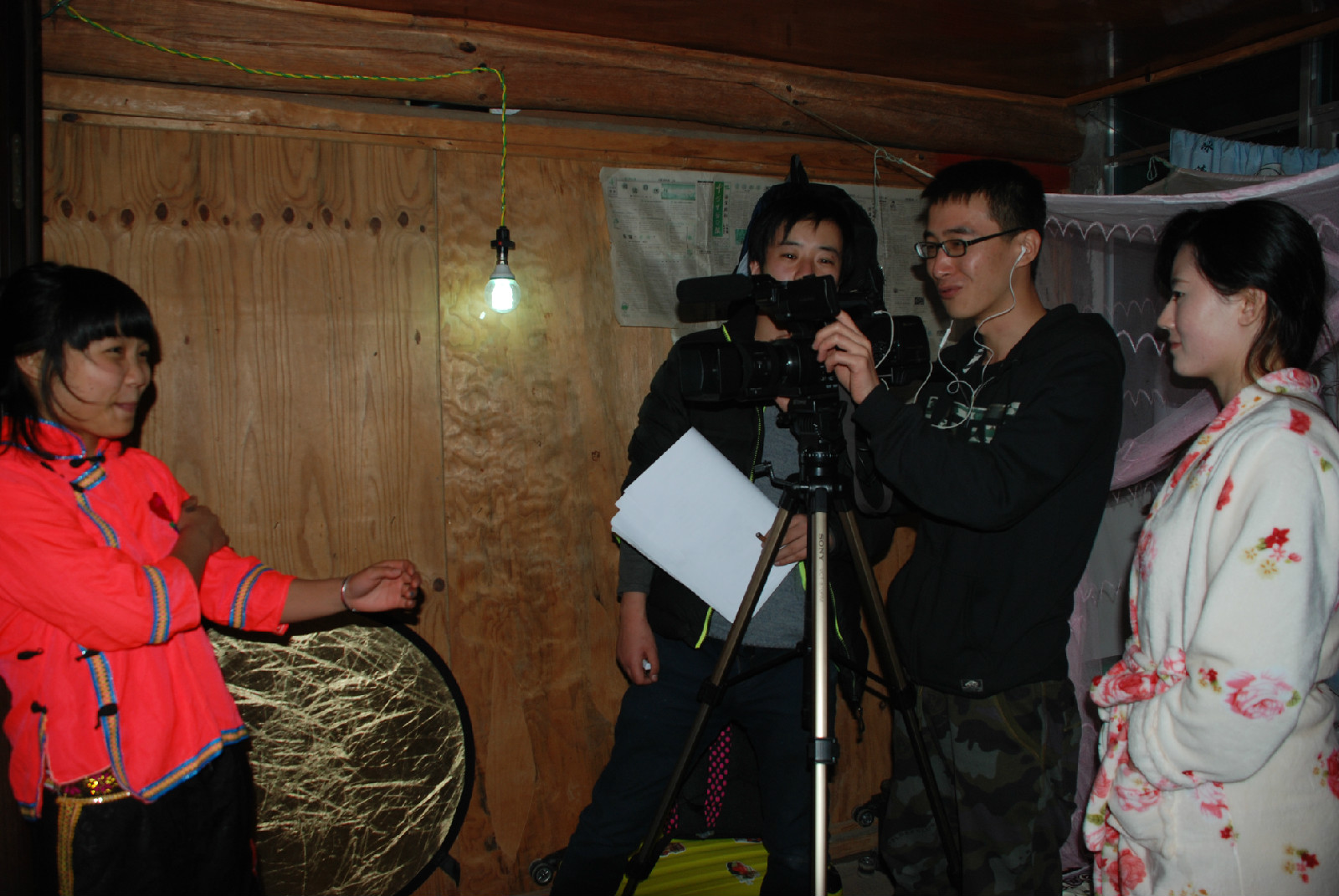 data-ctrid="sctt3ufizkwm">《彝乡情》是由高喜顺执导的电影,由李瑜