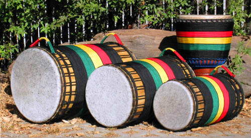 通常指的是来自西非的djembe(金贝鼓,坚贝鼓),是西非曼丁文化的代表性