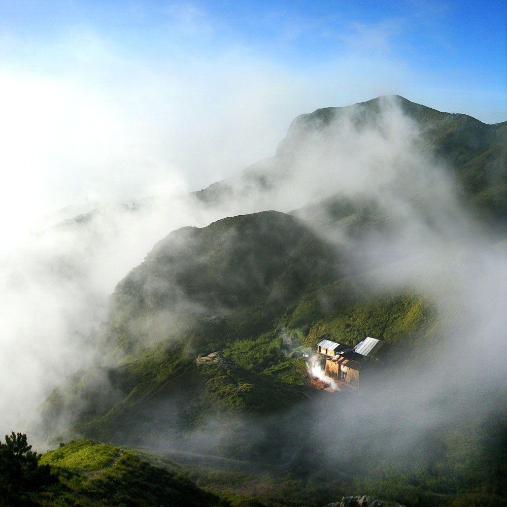  p>大丰山位于距清流县城45公里的赖坊乡动员罗村里东南,最高峰为 a