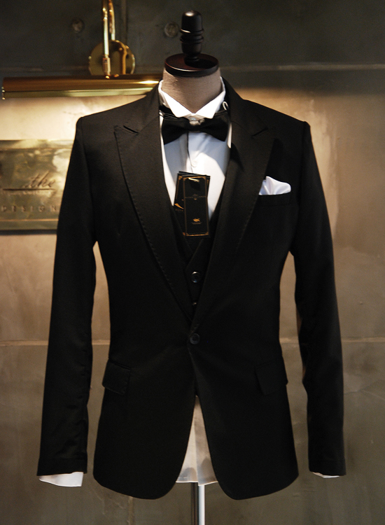  p>西装,又称 a target="_blank" href="/item/西服/777321" data