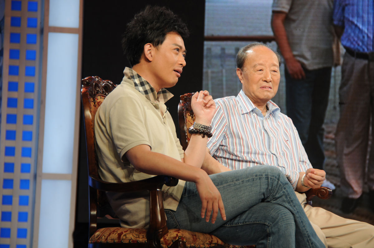 《背后的故事》是 a target="_blank" href="/item/湖南卫视/220836"