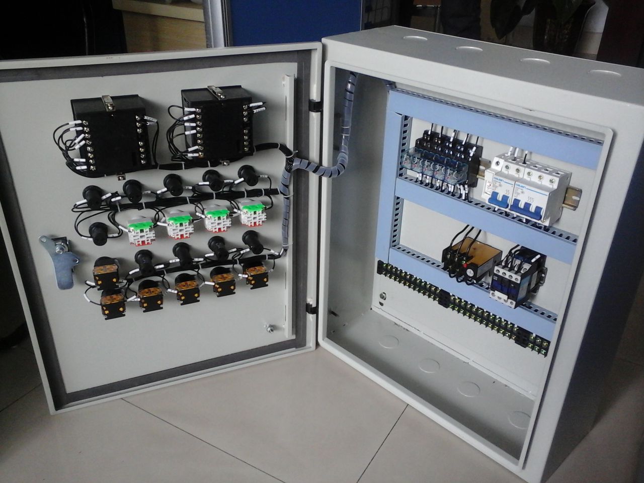  p>自动控制(automatic control)是指在没有人直接参与的情况下,利用