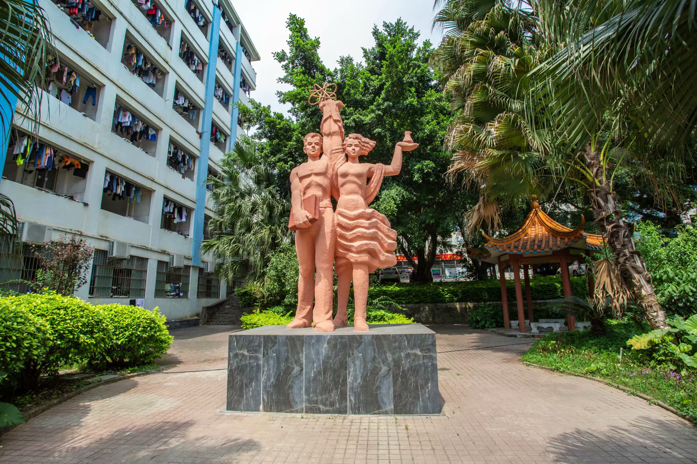  p>广西工业技师学院,又名广西石化高级技工学校,隶属广西壮族自治区