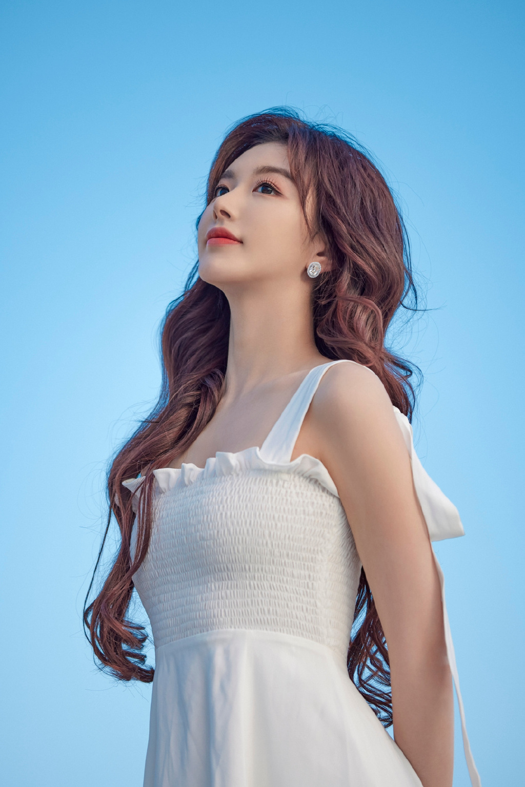  p>孔雪儿,1996年4月30日出生于湖北省潜江市,中国内地女歌手,女演员