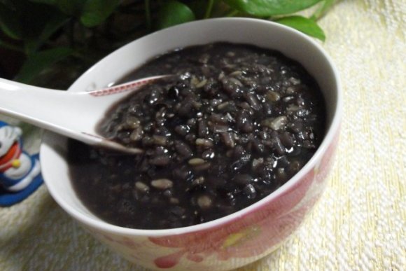  p>黑米粥是 a target="_blank" href="/item/黑米/684820" data