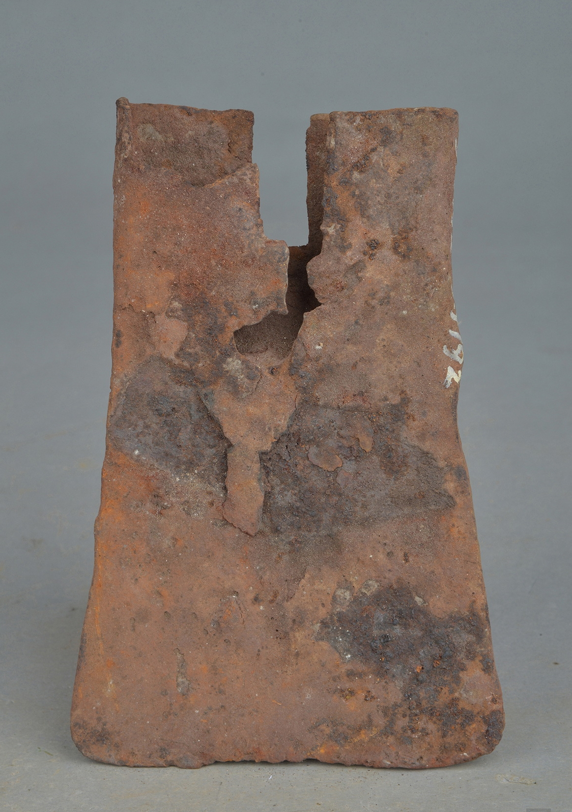  p>唐铁制铲是一件唐代文物,现藏于南京博物院.