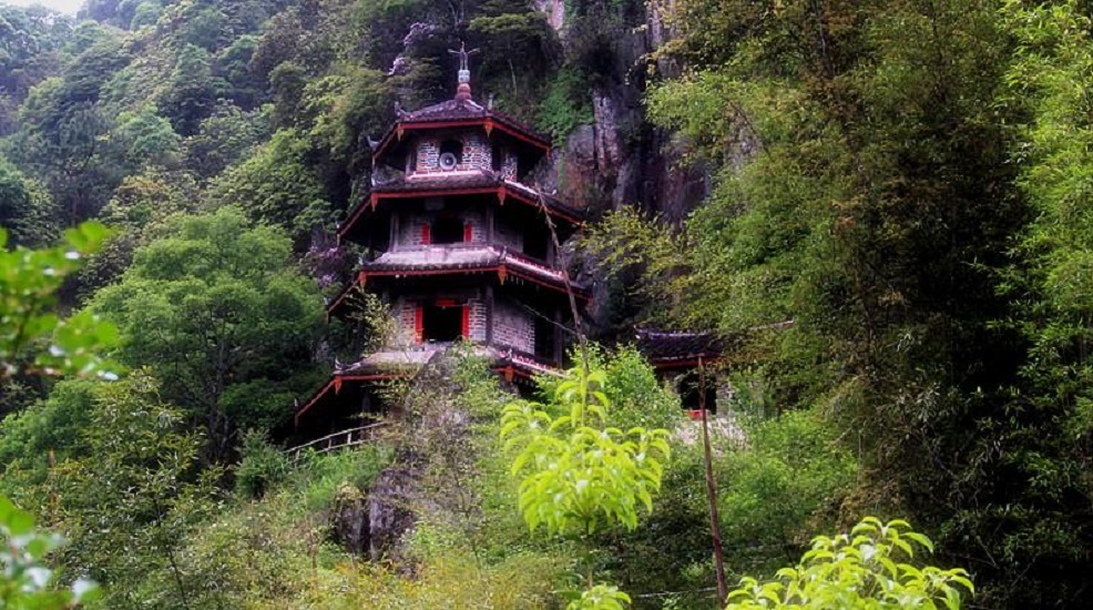 东华山又名子华,小华山,位于山西省绛县县城