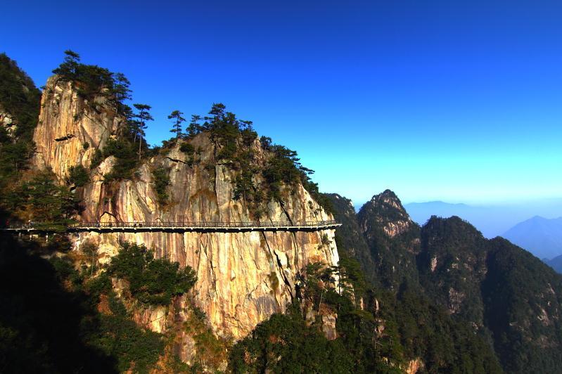  p>大明山绵延150公里,横跨武鸣,上林,马山,宾阳四县,北回归线横贯