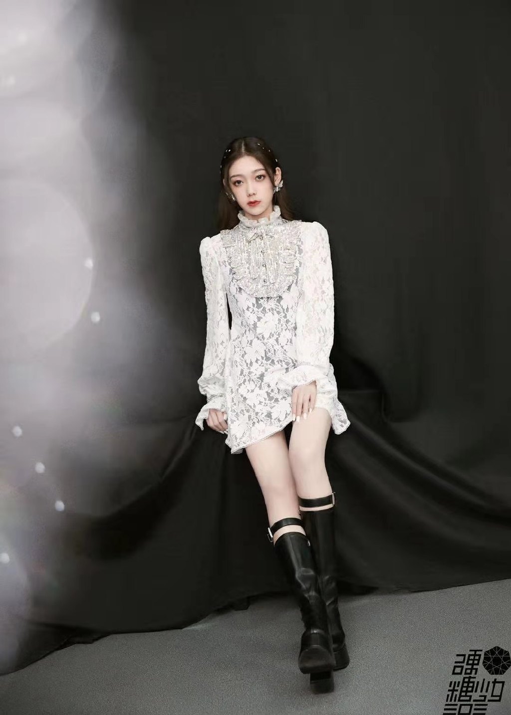 g),1998年7月31日出生于北京市,中国内地流行乐女歌手,女子演唱组合 a