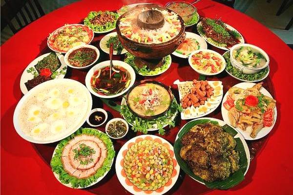 "土司宴"是张家界特有的地方宴席,它风味独特,选料讲究,烹制精细,味道