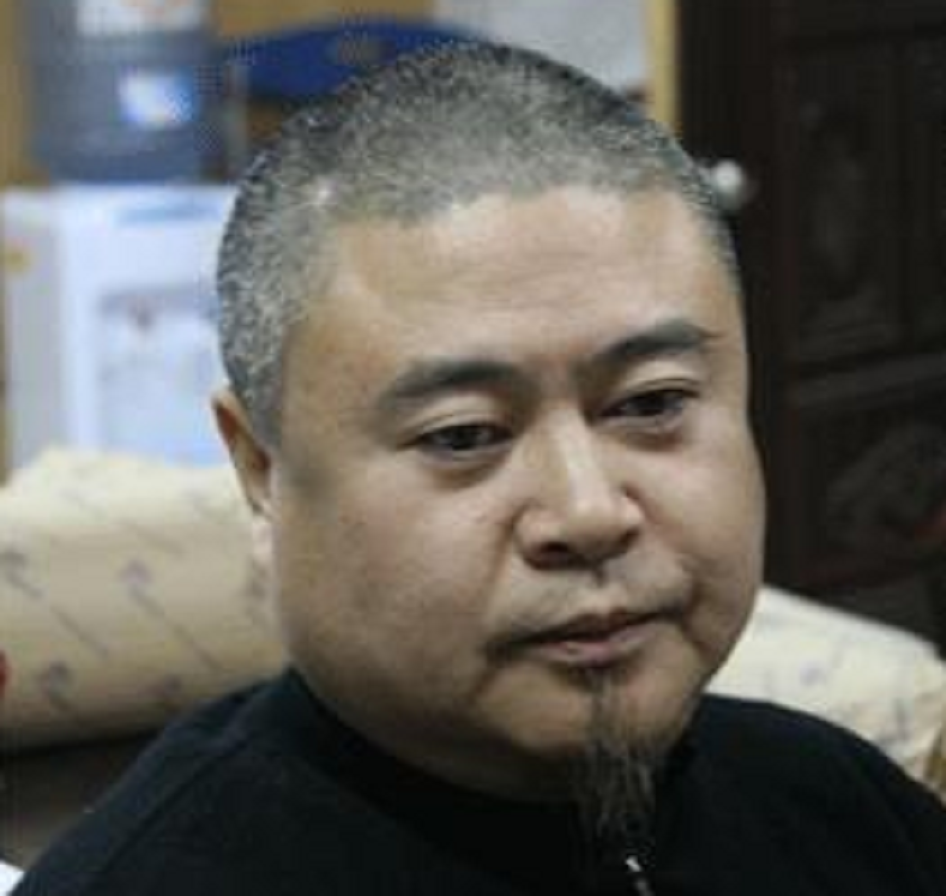  p>王文生,男,1952年毕业于武汉大学外语系,1956年在北京大学师从前