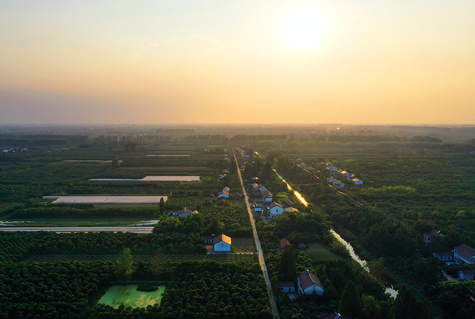  p data-id="gnvjl9kl6u">三仓镇,隶属于江苏省盐城市东台市,地处 a