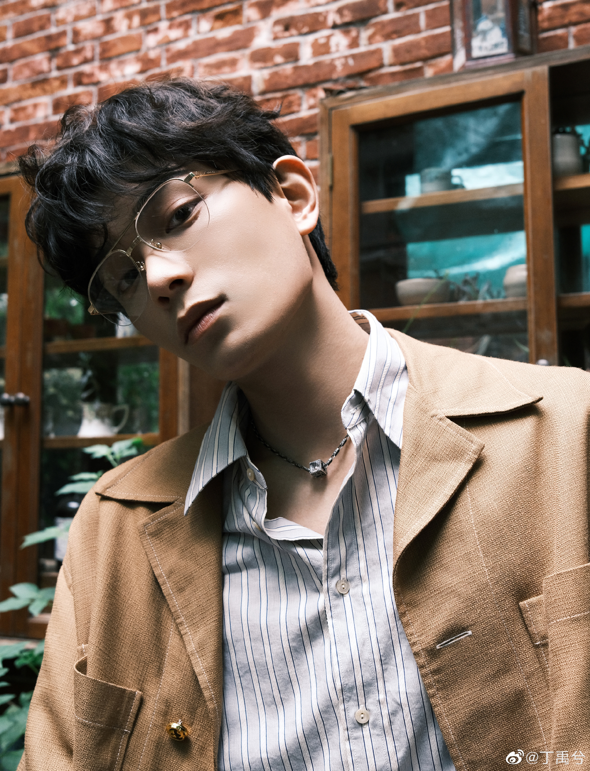 出生于上海市,中国内地男演员,毕业于上海戏剧学院继续教育学院导演系