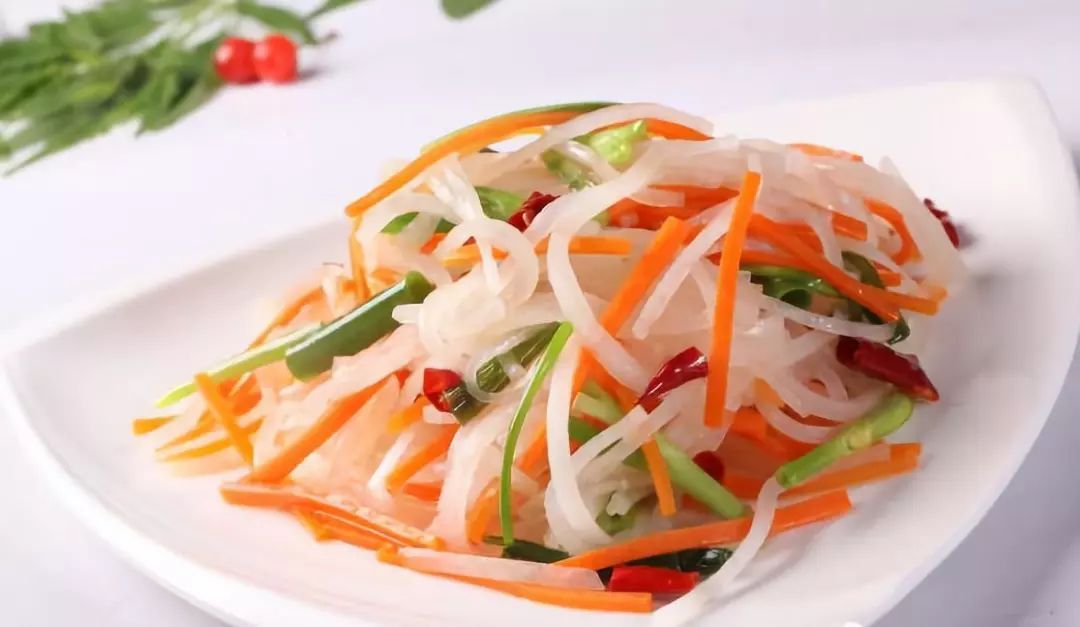  p data-id="gnarjjnxio">凉调萝卜丝,即以萝卜为原料制作的凉调菜.