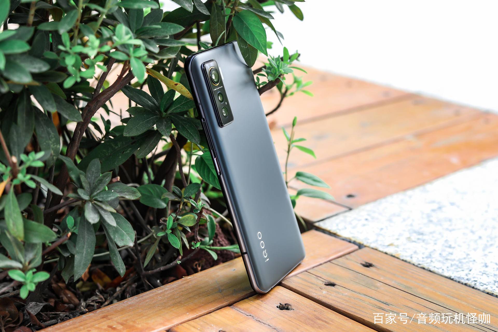 性能旗舰iQOO 5实至名归？体验后终于有了答案_百科TA说