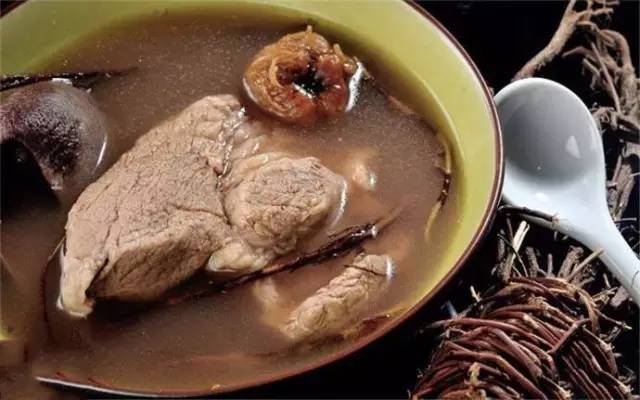 ">鸡骨草绵茵陈煲生鱼是一道菜,口味不错,制作简单,主要材料生鱼,瘦肉