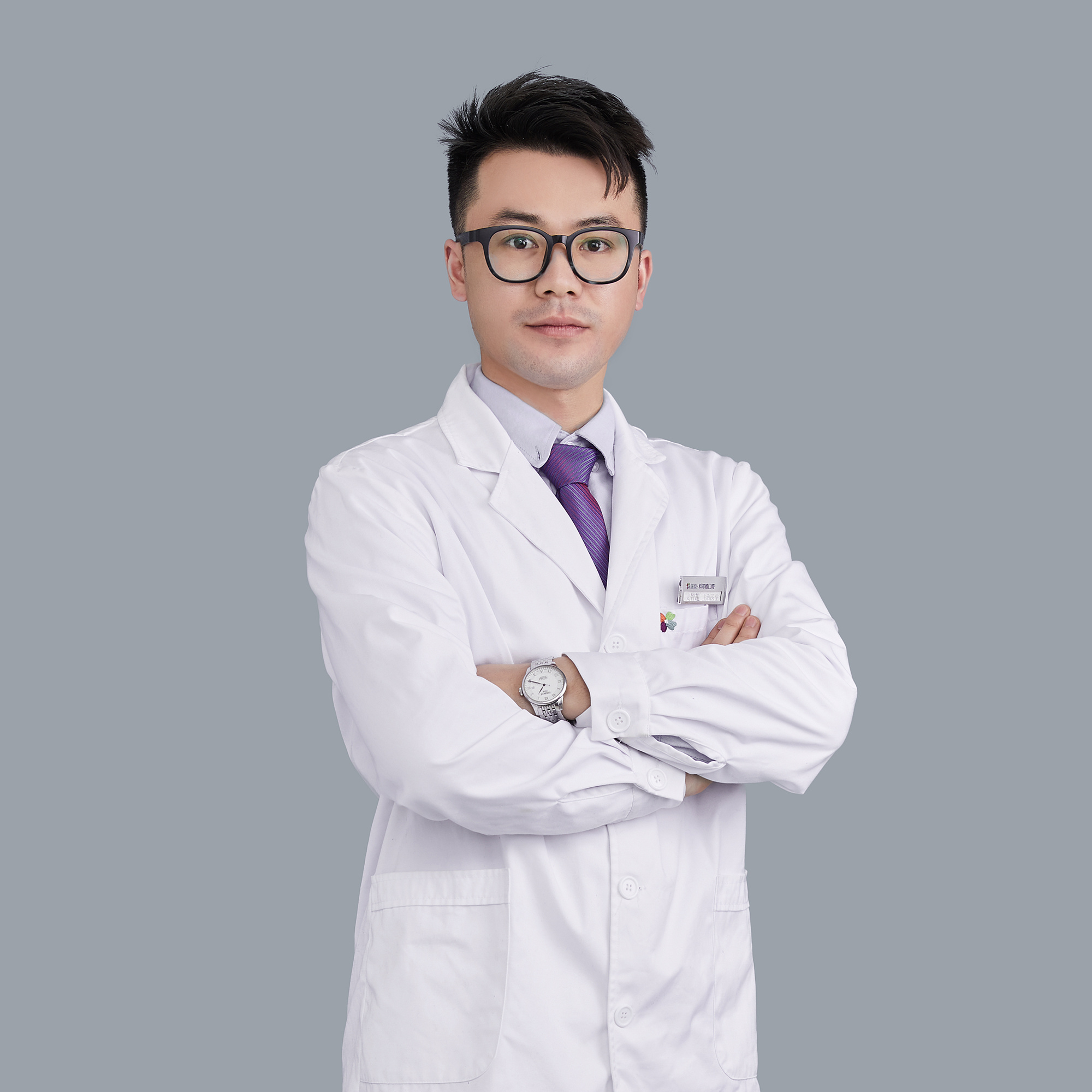  p>文智超,男,口腔专业医生,坐诊于长沙科尔雅口腔医院昊天门诊部.