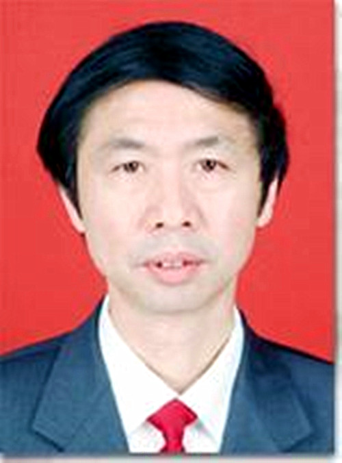 黄柏镇云山神村,2004年3月任汨罗市人民政府副市长