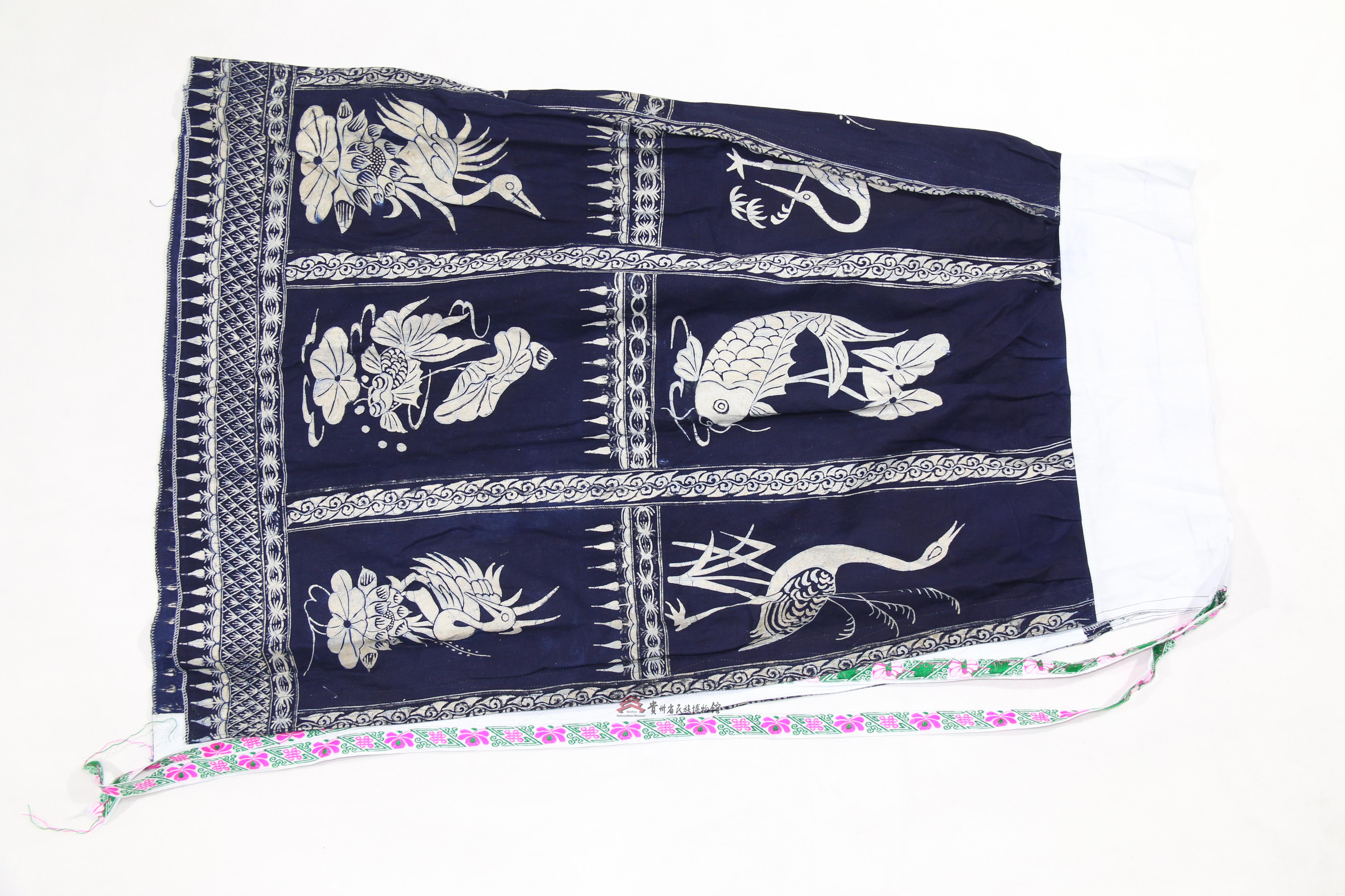 当代丹寨高寨苗族蜡染鱼鸟纹围裙