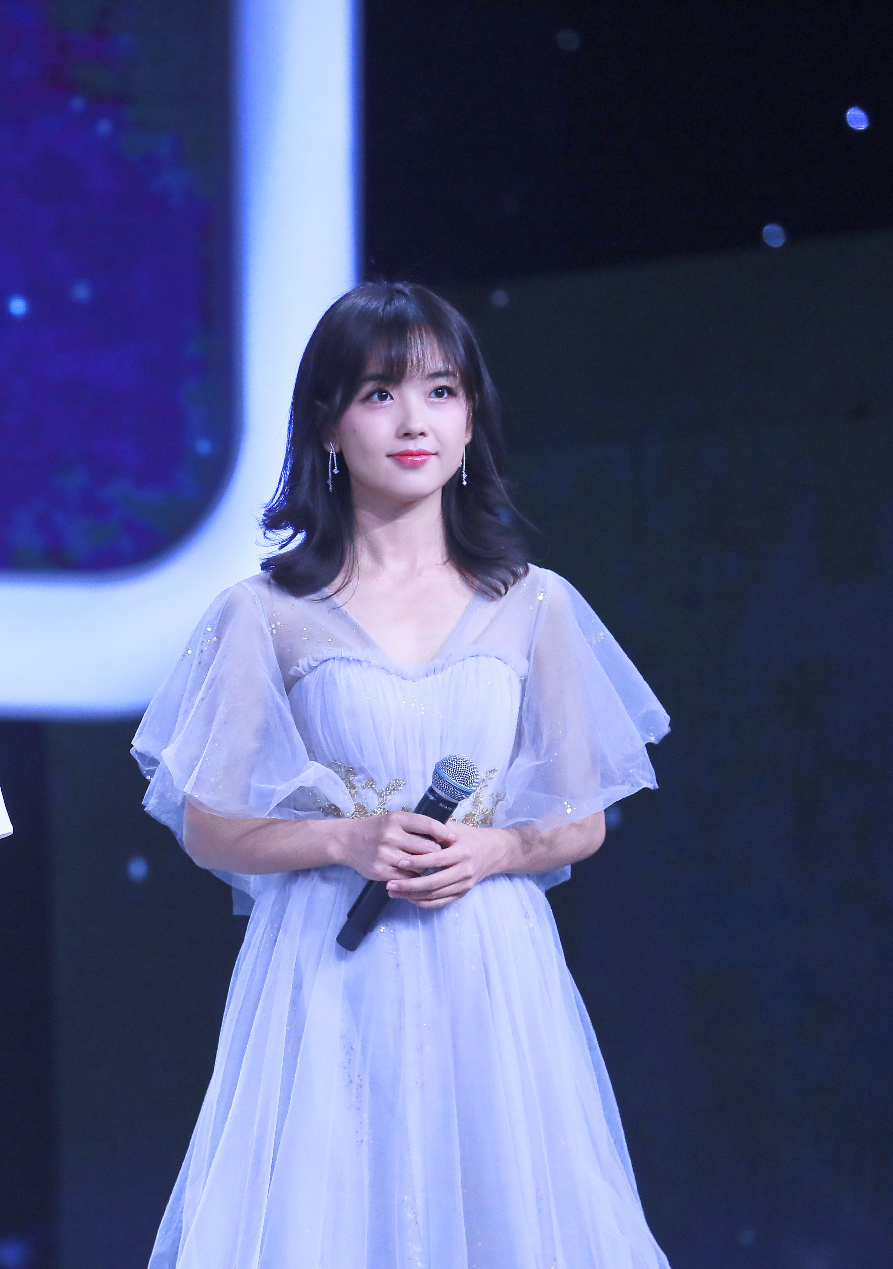  p>王冰冰,1990年出生于吉林省长春市,中国内地记者,主持人, span