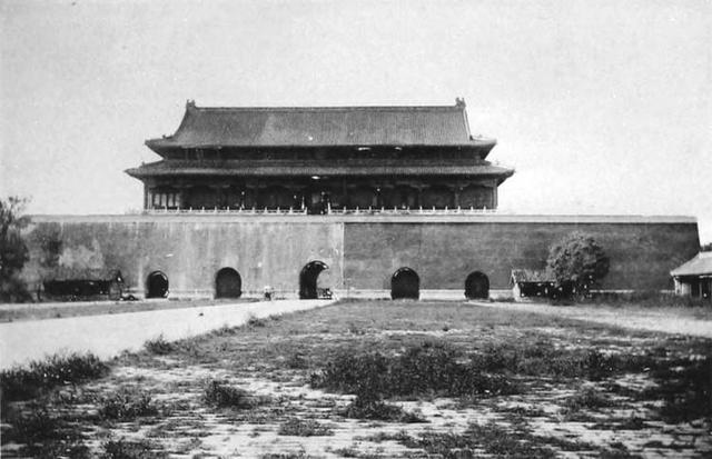 你所不知道的天安门：五十年前惊现金丝楠木盒、七枚炮弹_百科TA说