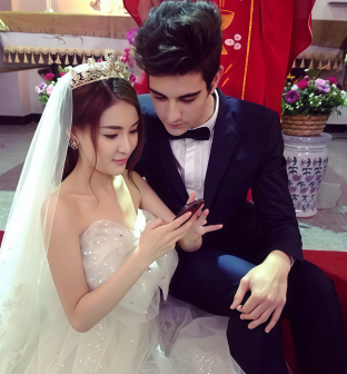 郭美美与外国男友撕破脸