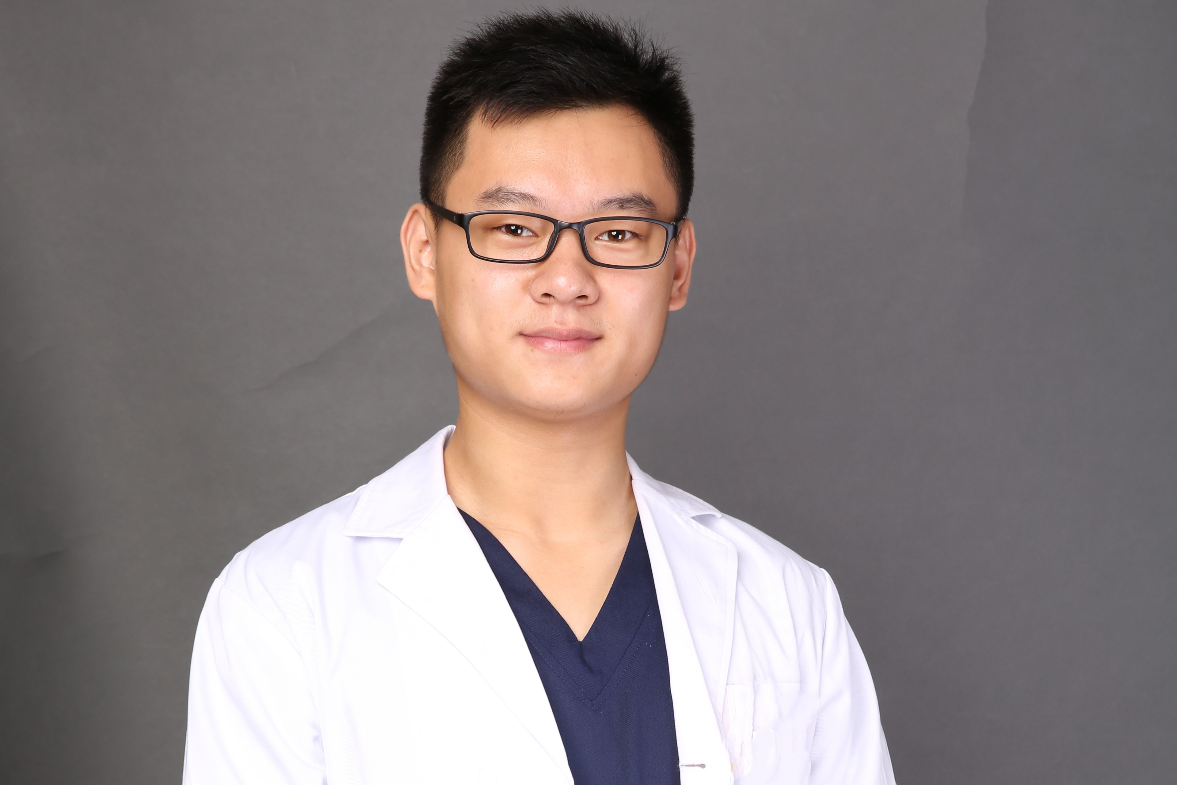 口腔主治医师,南京嘉柏口腔诊所负责人. /p>