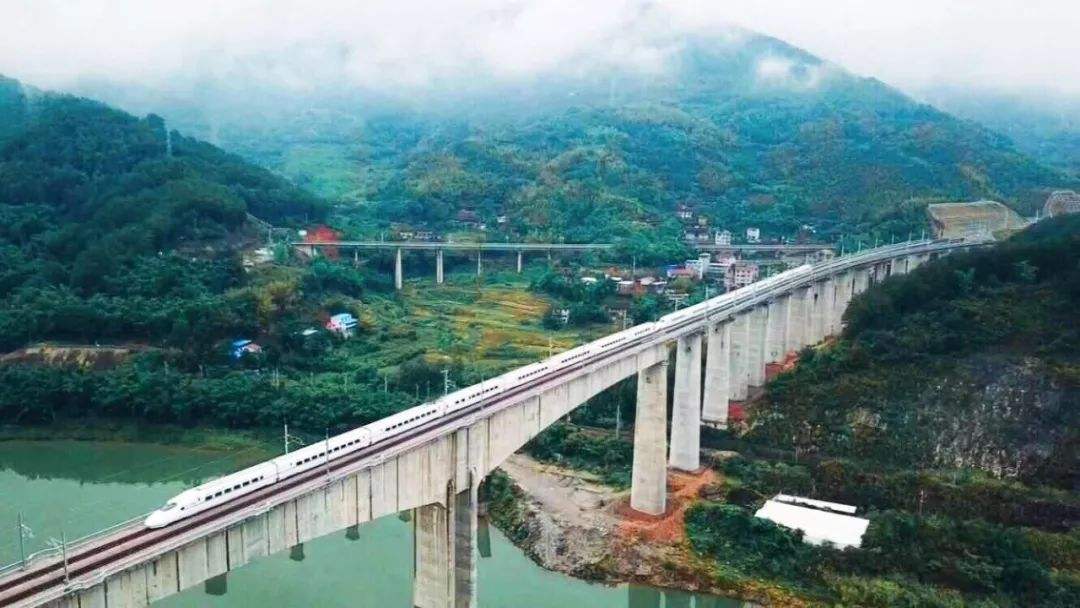 中国国家铁路网杭广铁路和福建省"三纵六横九环"铁路网的重要组成部分