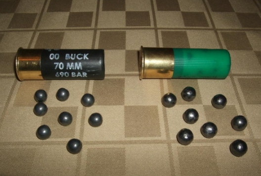  p>装有多粒大型圆 a target="_blank" href="/item/铅弹/4378845"