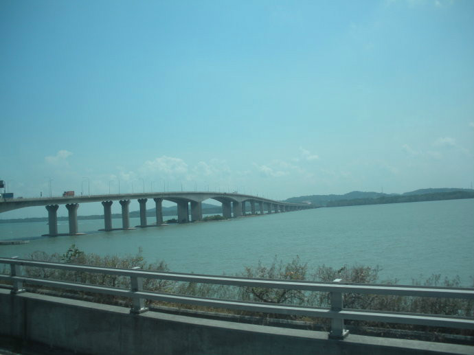 火炬大桥是中国福建省厦门市境内桥梁.
