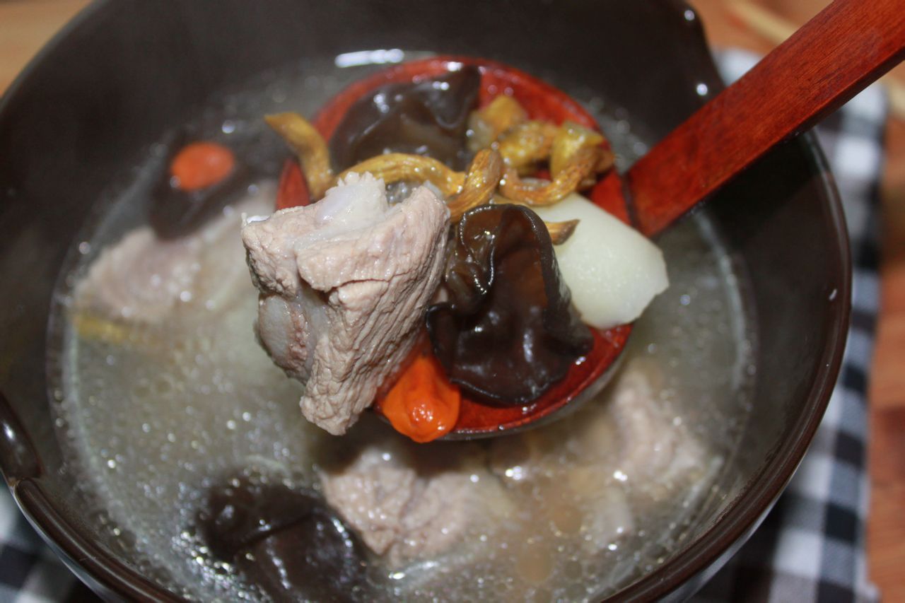 铁皮石斛养生排骨煲