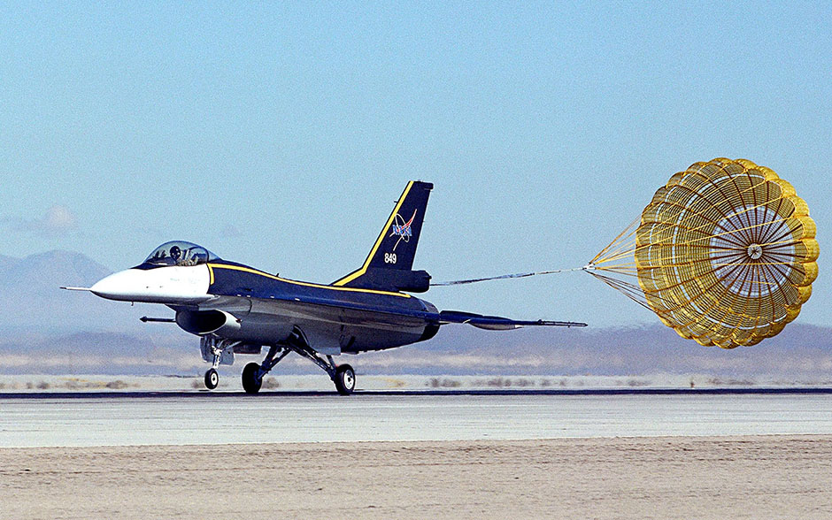 target="_blank" href="/item/f-16战斗机">f-16战斗机 /a>生产型改装