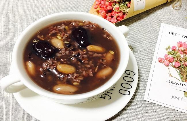 黑豆红豆红枣汤