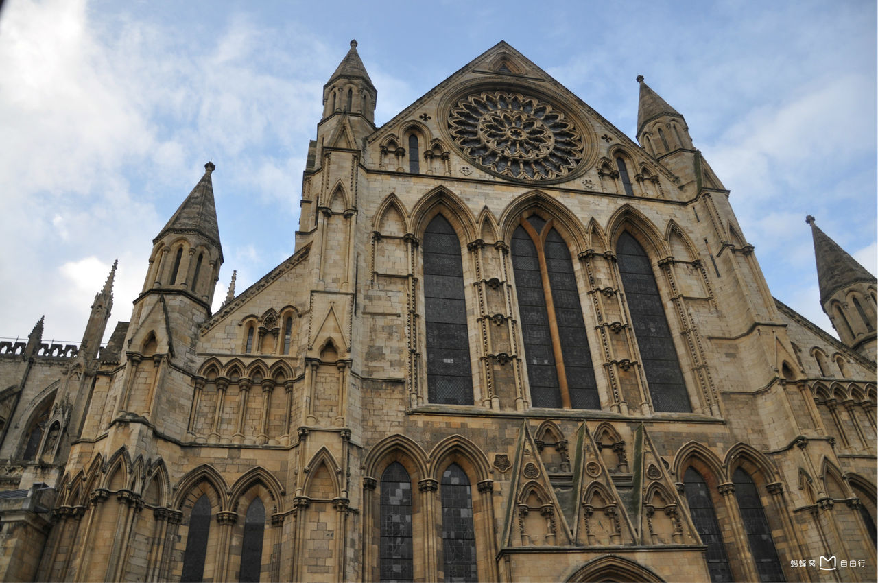  p>约克大教堂 (york minster),是欧洲现存最大的中世纪时期的教堂
