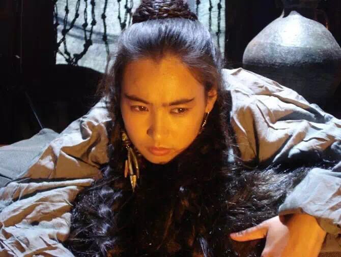  p>本名乌兰其其格,出生于内蒙古锡盟东乌珠穆沁旗,身高1.