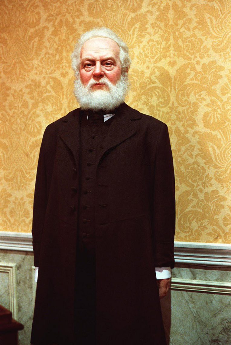 是由法国作家 a target="_blank" href="/item/维克多·雨果/434808"