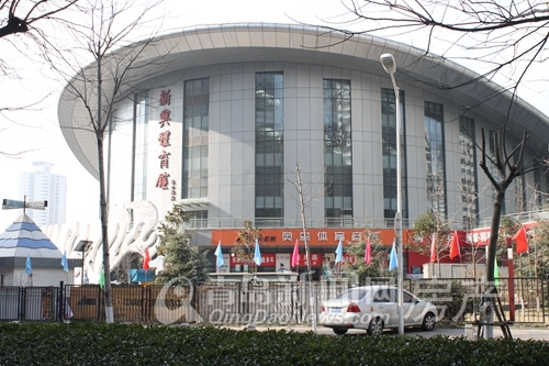  p data-id="gnhh148sgl">原青岛新兴体育馆位于青岛市市北区延吉路