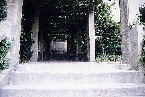 target="_blank" href="/item/青岛">青岛 /a>工艺美术学校是山东省