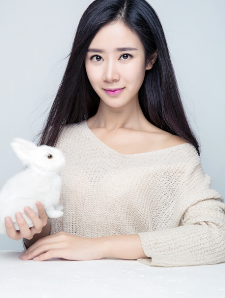  p>赵心怡,1994年3月19日出生于山东省潍坊市,中国内地女演员,毕业于