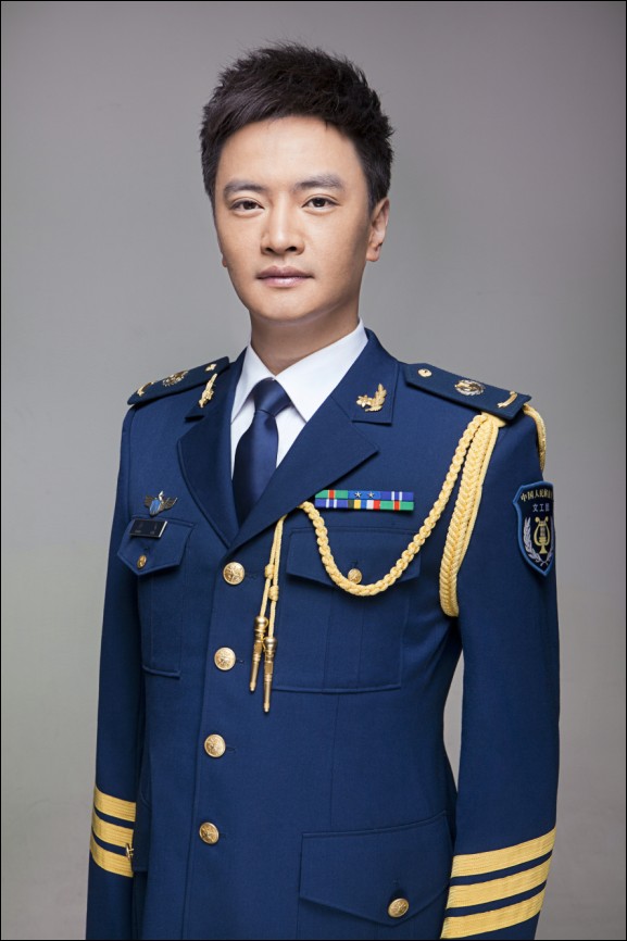  p data-id="gnvgyxwsc1">汤非,中国人民解放军空政文工团青年独唱