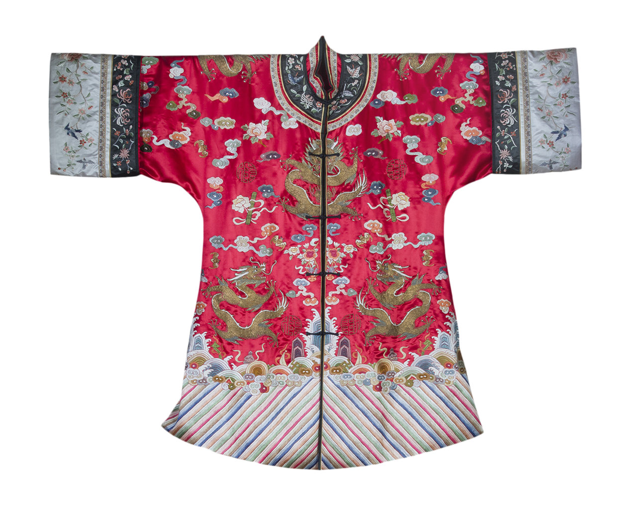  p>红缎地五彩云平针绣八蟒袍是成都蜀锦织绣博物馆收藏的服饰. /p>