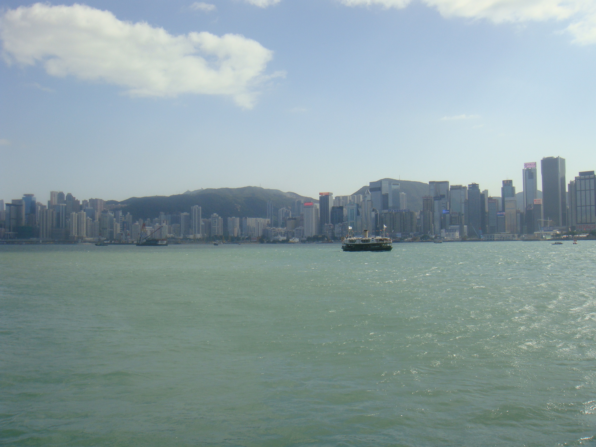  p>维多利亚港(英语:victoria harbour)简称维港,是位于 a target="