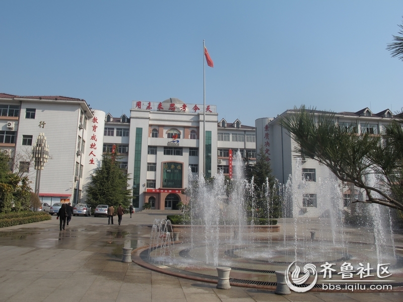  p>潍坊高新区东明中学,成立于1995年,是一所占地160亩的国办中学.