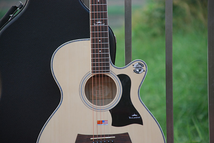  p>吉他(意大利语:chitarra),又译为结他或 a target="_blank" href="