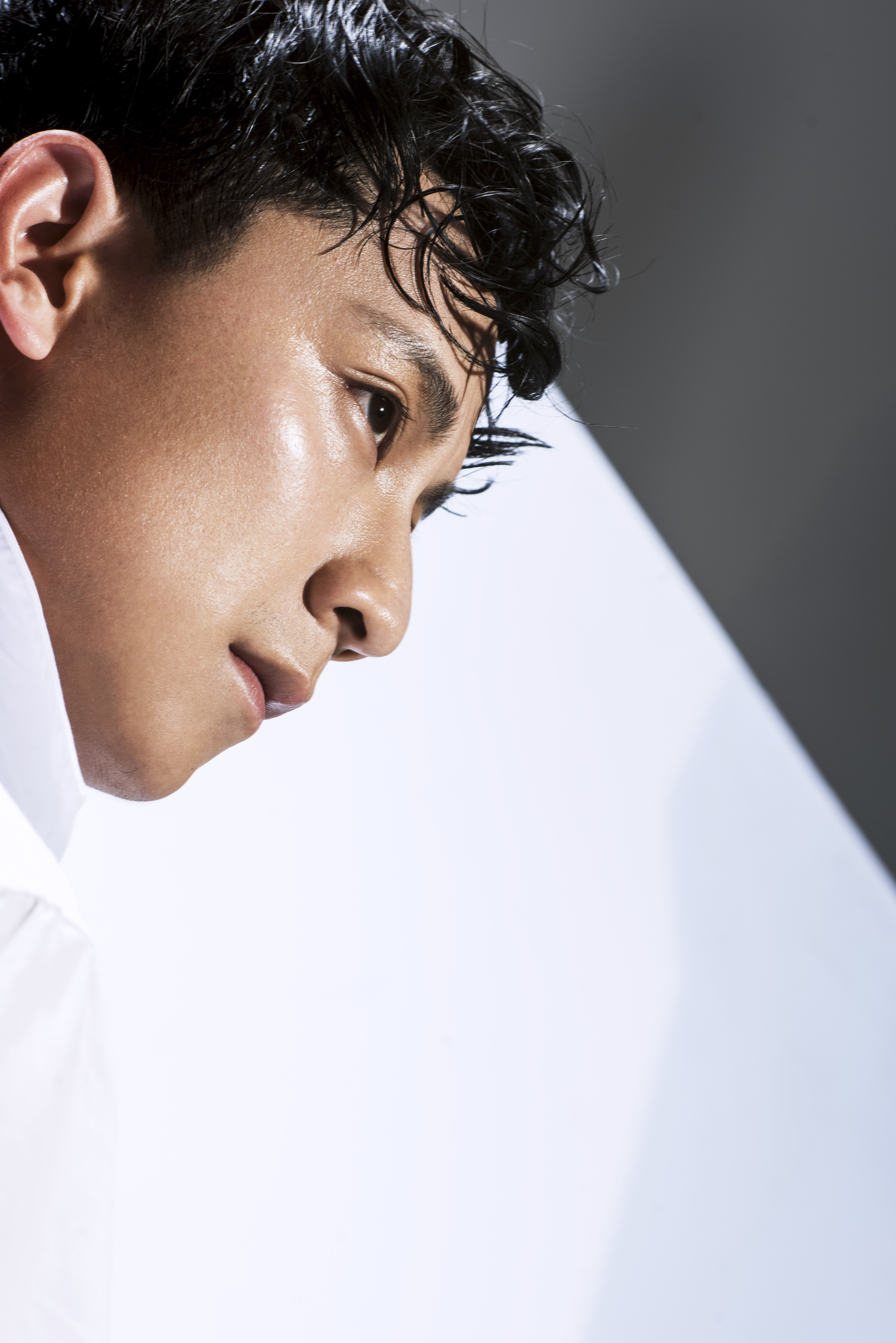 中国内地男演员,华语歌手,炬映传媒创始人,豪华时尚的明星气质,配与